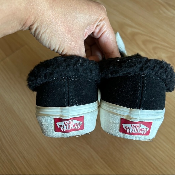Vans Authentic Sherpa Cozy Hug Sneakers Men’s 4.5 Women’s 6 - Picture 4 of 7